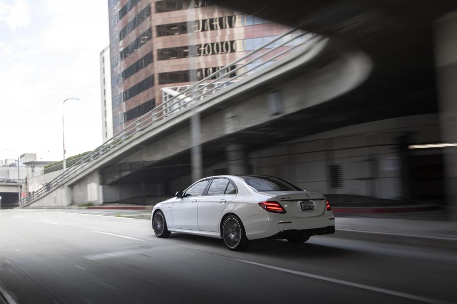  Mercedes-AMG E53 4Matic+ 2018 года  (NA) (фото 32 из 40)